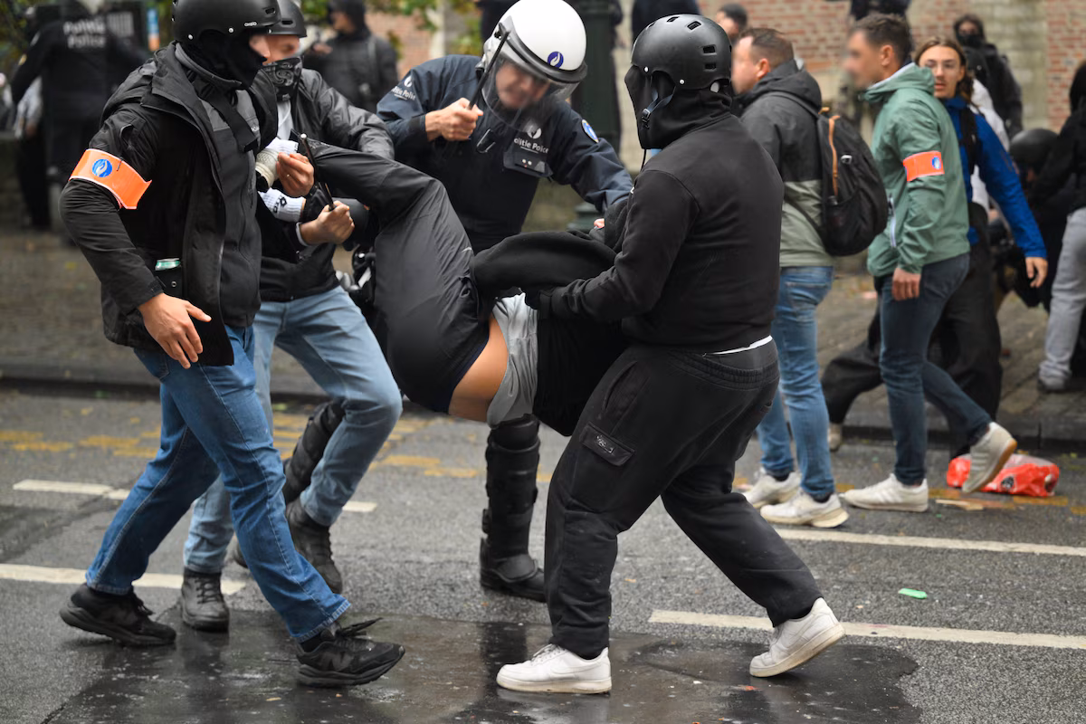 Interpellation policière lors d'une manifestation citoyenne en Belgique